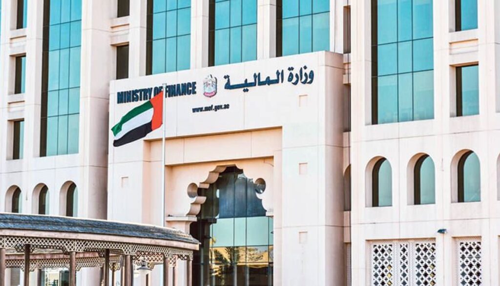 الإمارات تحقق إجمالي إيرادات بلغت 305.6 مليار درهم في النصف الأول